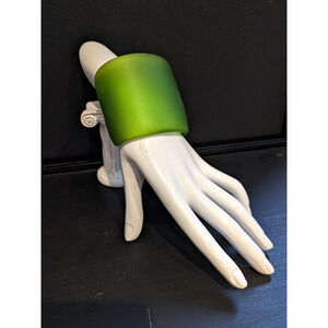 Rare Tina Frey Green Resin Cuff Bracelet Cleopatra San Francisco Pop Art